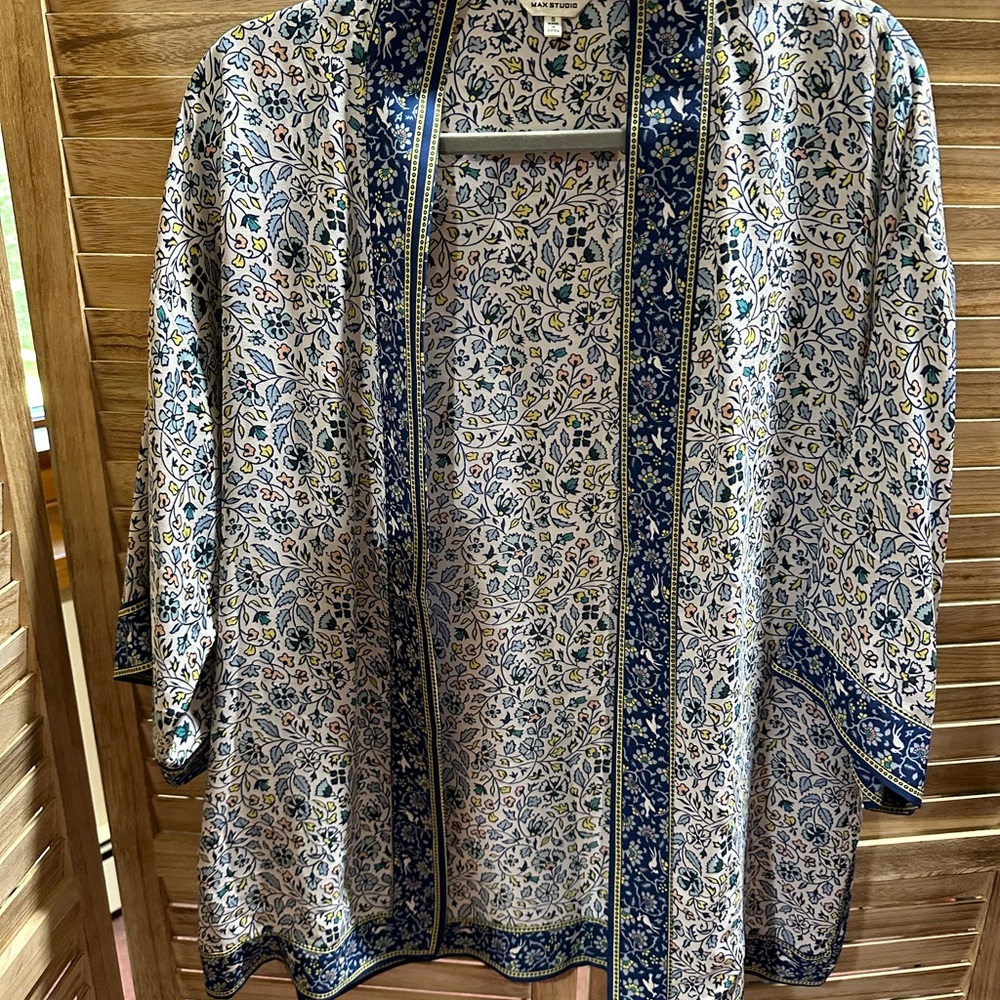 Max Studio Blue and White Casual Sweater